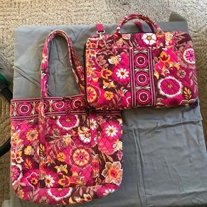 Vera Bradley Carnaby

Shoulder Tote - Appx 14” x 16”
Computer Bag - Appx 17”